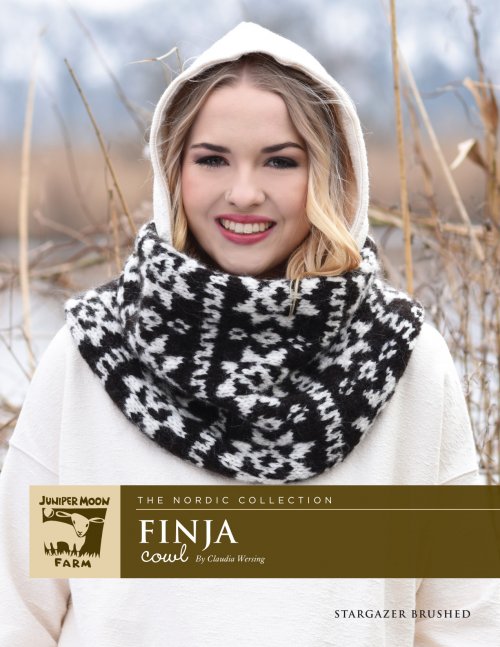 Model photograph of "Finja Cowl"