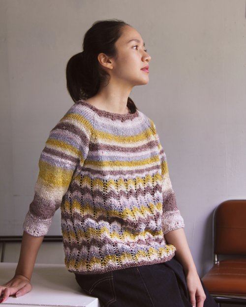 Model photograph of "31 - Lace Raglan Pullover"