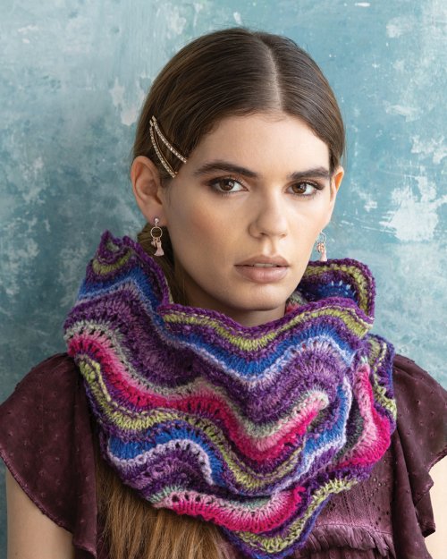 image preview of design '20 - Feather-And-Fan Cowl'
