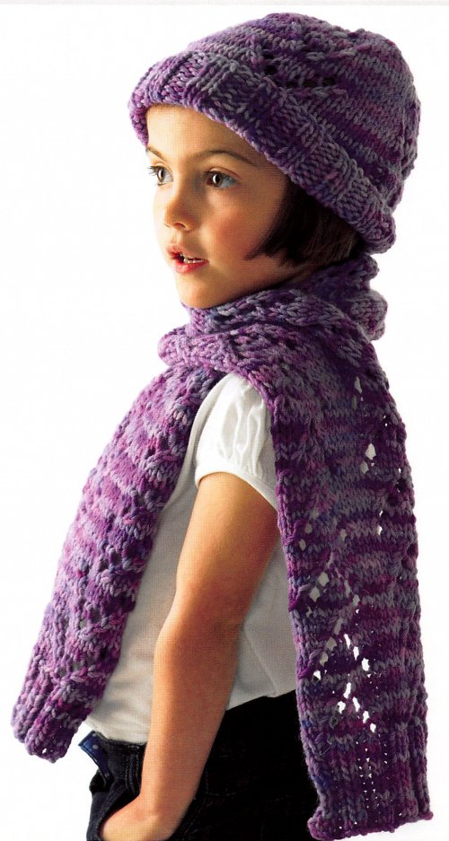 Model photograph of "Children Hat & Scarf"