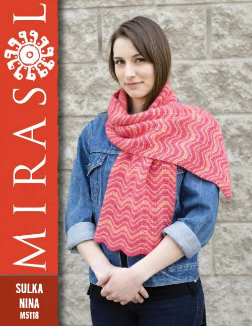 Model photograph of "Chevrons Scarf"