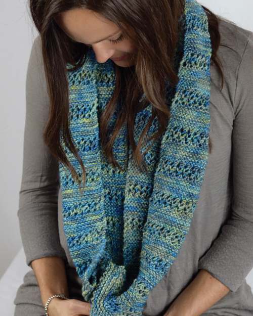 Model photograph of "Infinity Scarf"