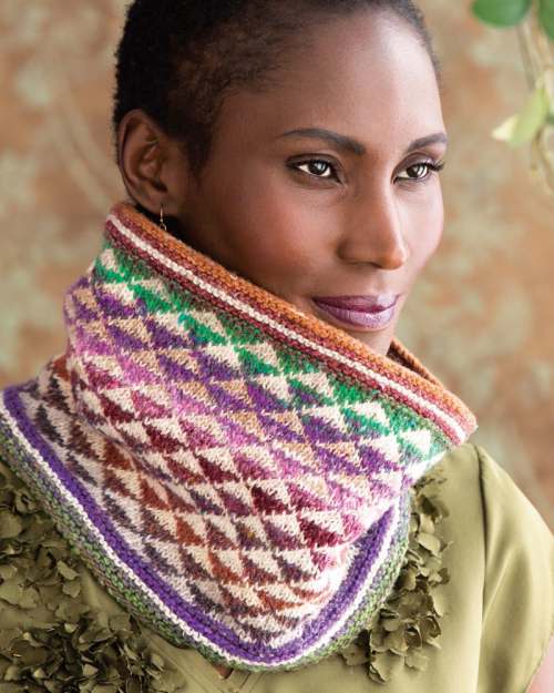 Model photograph of "Graphic Triangles Cowl"