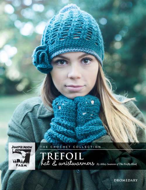 Model photograph of "Dromedary - 'Trefoil' Hat & Wristwarmers"