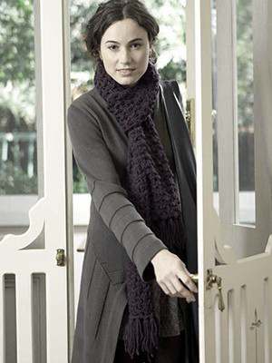 Model photograph of "LACE SCARF"