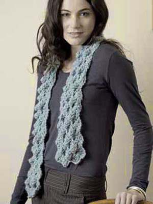 Model photograph of "MOCHA SCARF"