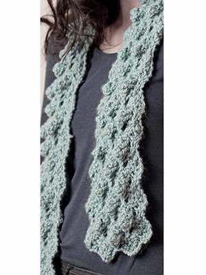 Model photograph of "MOCHA SCARF"