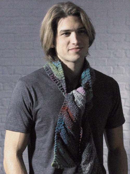 Model photograph of "Morio Scarf"