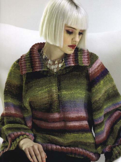 Model photograph of "TREND - Sweater"
