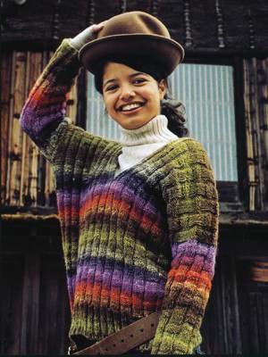 Model photograph of "Y-899 Sweater"