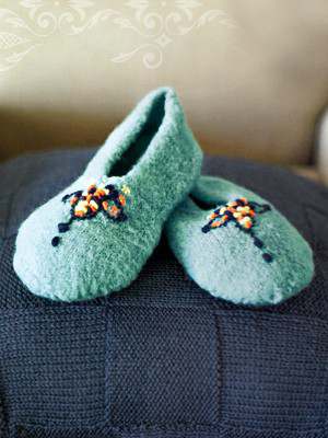 Model photograph of "Felted Persian slippers"