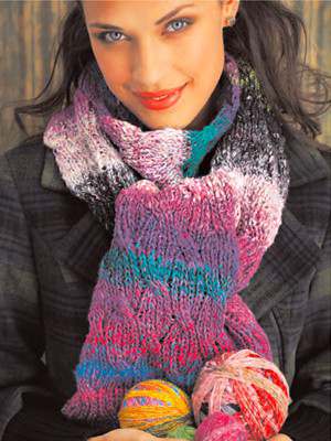 Model photograph of "Taiyo Reversible Cabled Scarf"