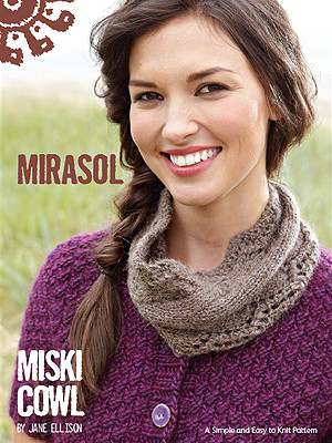 Model photograph of "Miski Cowl"